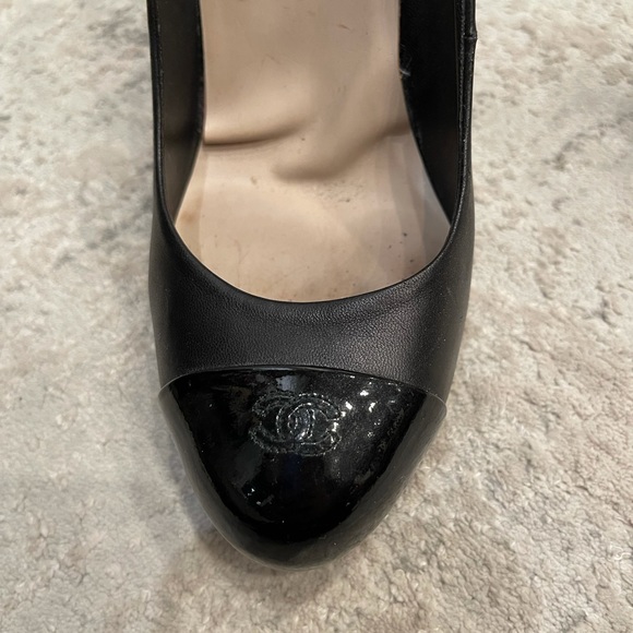 Chanel Black Patent Cap Pump - Picture 5 of 12